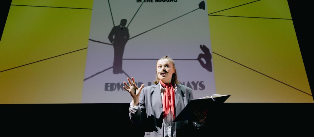 Dossier Live theatre image.