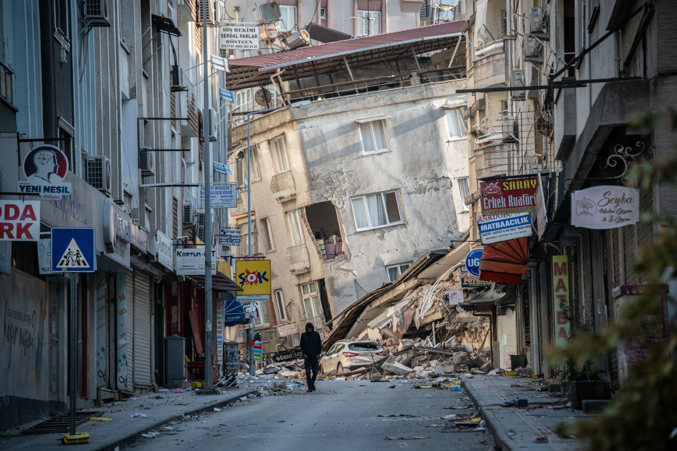 Antakya rescuers in rubble